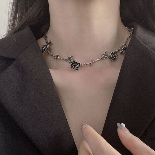 گردنبند گل رز