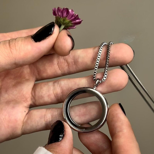 لاکت شیشه ای