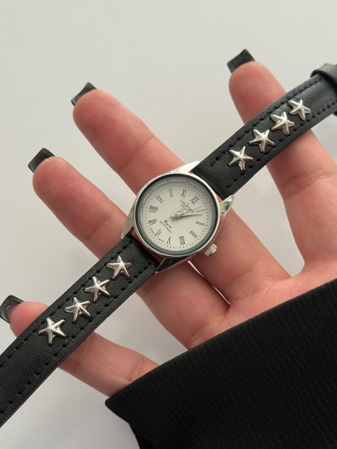 ساعت مچی بند چرمی ستاره دار